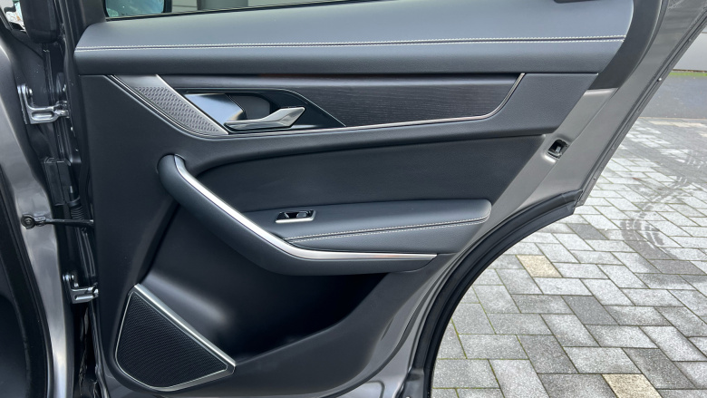 Jaguar F-Pace 2.0 D200 R-Dynamic Black 5dr Auto AWD Diesel Estate